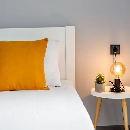 Stylish In The Center *