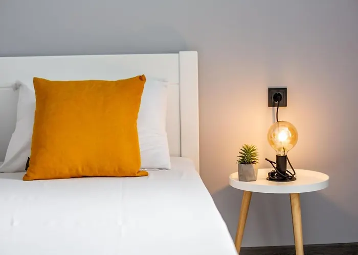 Stylish In The Center *